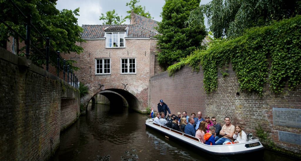 Den Bosch: guided boat tour on Binnendieze | Your Dutch Guide